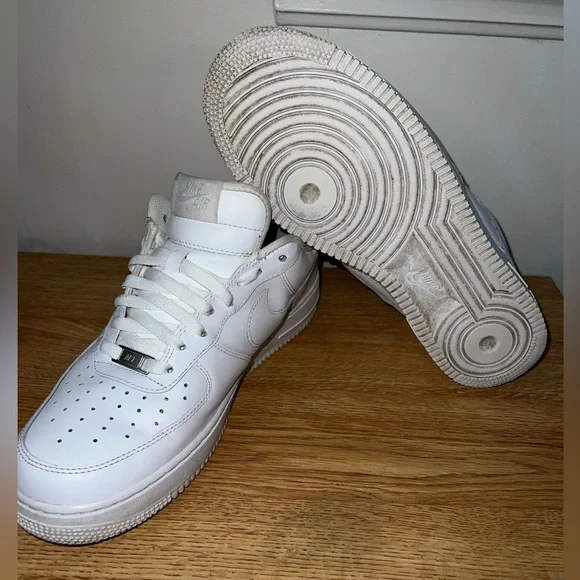 Nike Air Force 1 '07 Low Men’s Size 10.5 Shoes Triple White Sneakers - Picture 5 of 7
